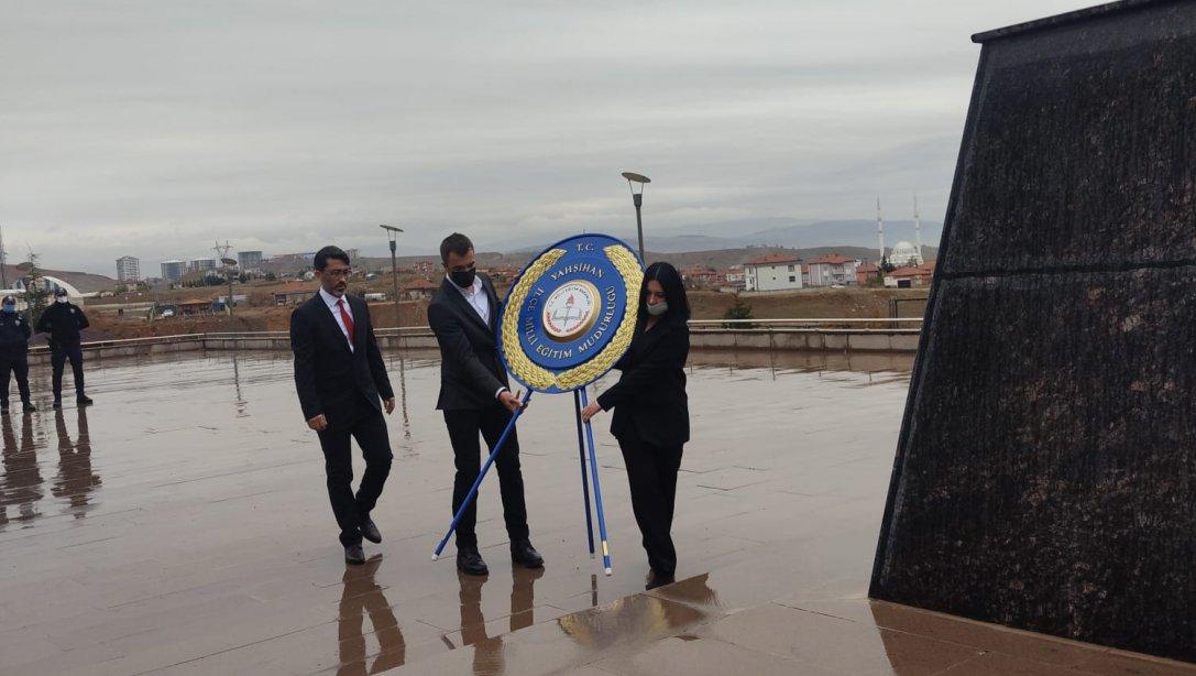 24 Kasım Öğretmenler Günü Çelenk Sunma Programı Hükümet Konağı  önündeki Anıt'ta Gerçekleştirildi.