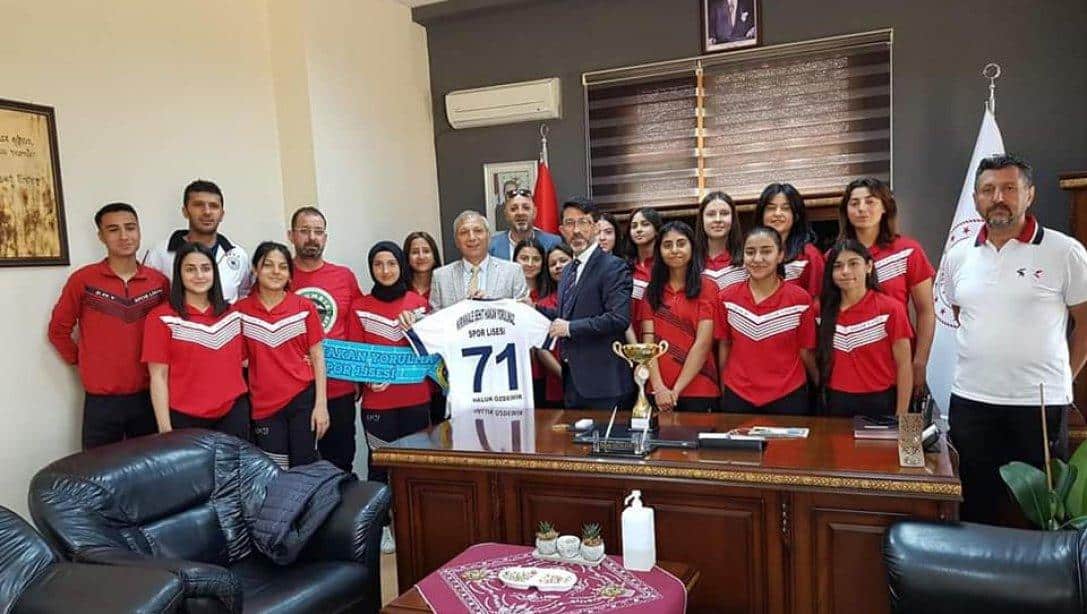 İlçemiz Şehit Hakan Yorulmaz Spor Lisemiz başarısı ile Kırıkkale'mizi gururlandırmaya devam ediyor. 