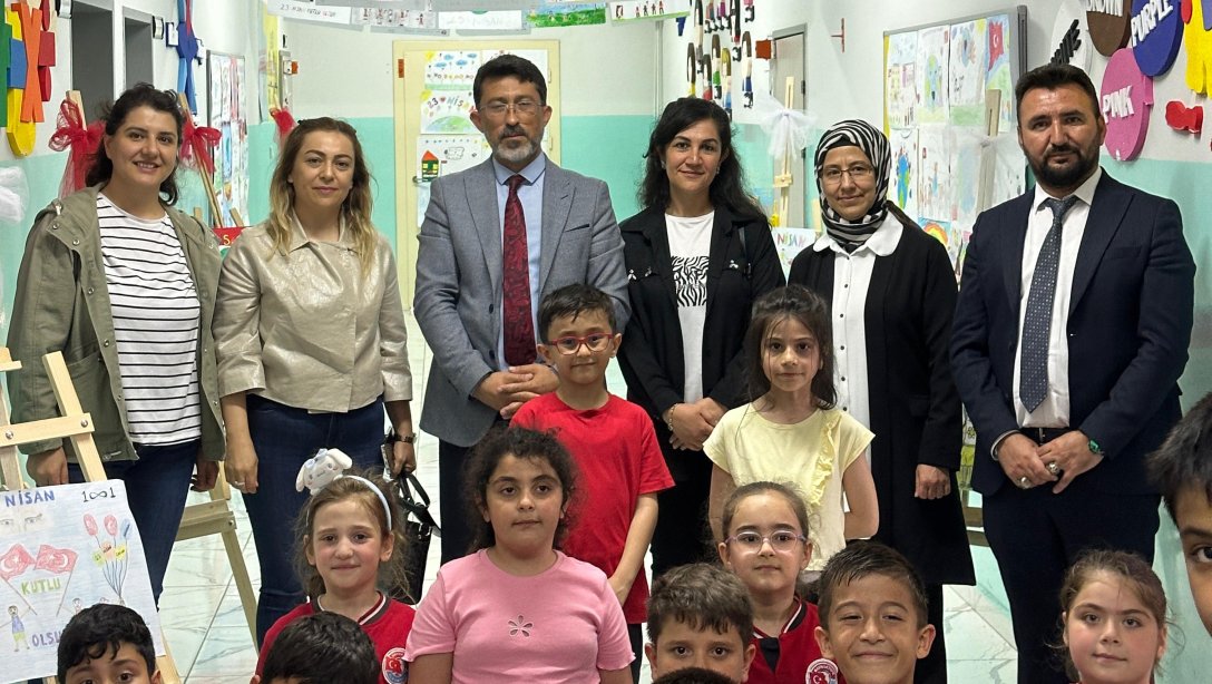 Kırıkkale Üniversitesi ile İşbirliği İçerisinde Bayraktepe İlkokulu'nda 23 Nisan Çocuk Sergisi Düzenlendi