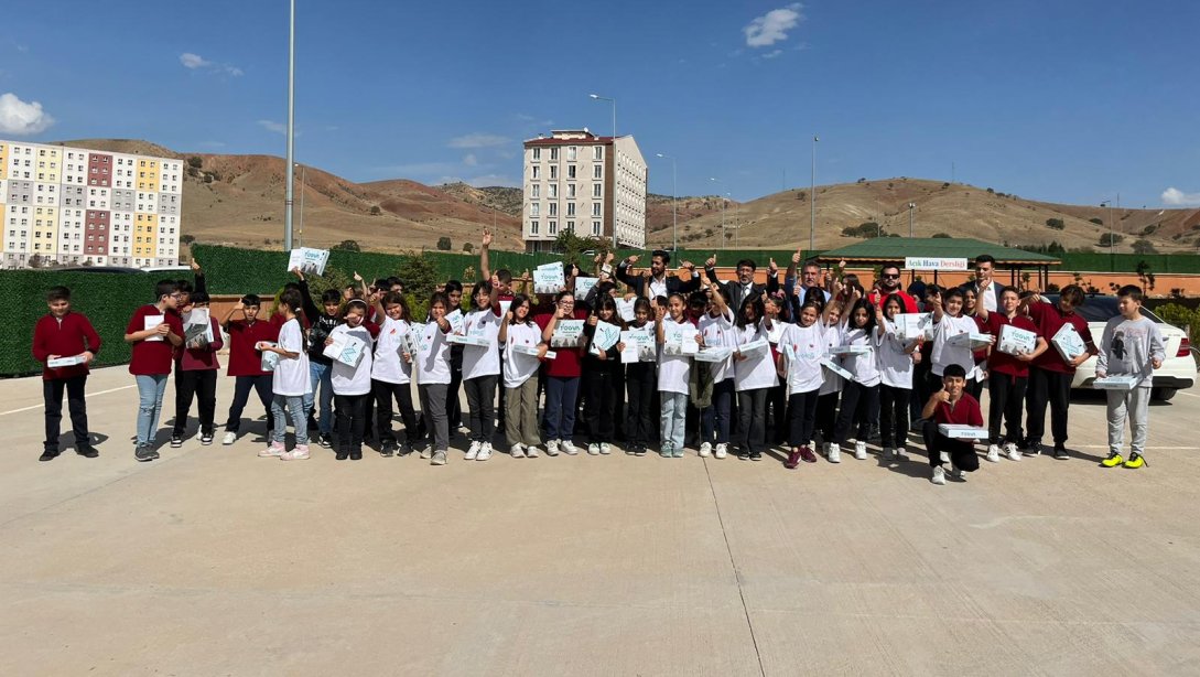 Şehit Bekir Ferhat Kaya İmam Hatip Ortaokulu Öğrencileri Gazze'de Yaşanan İnsanlık Dramı Hakkında Bildiri Okudular