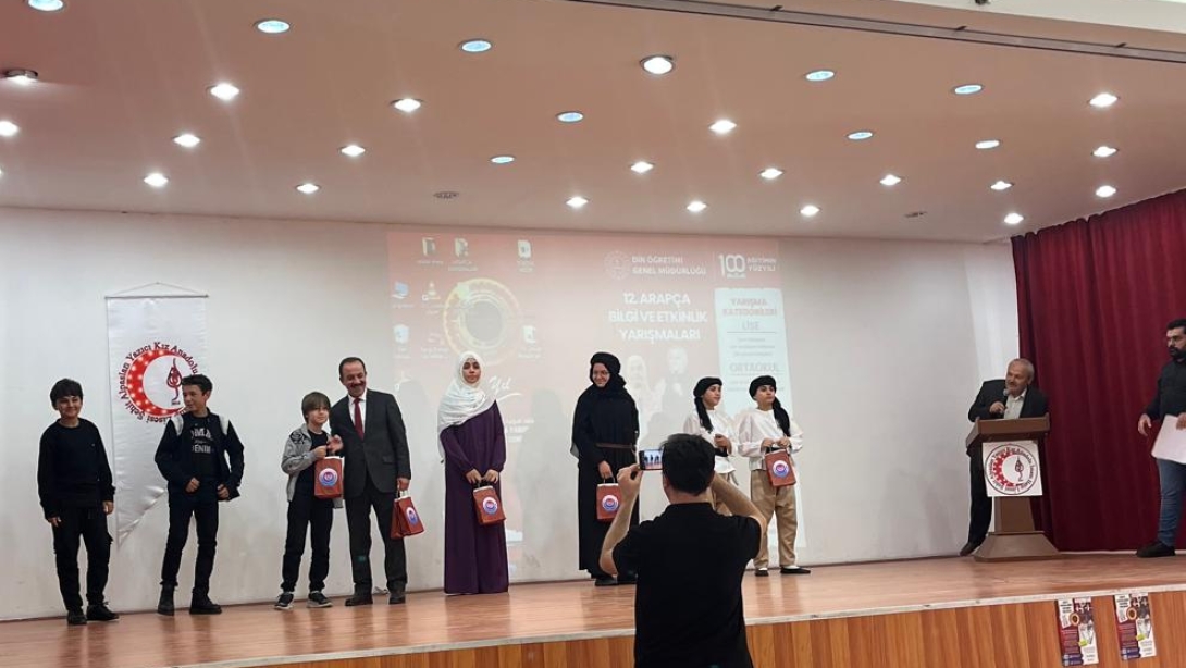 ŞEHİT BEKİR FERHAT KAYA İMAM HATİP ORTAOKULU ÖĞRENCİLERİMİZDEN ARAPÇA YARIŞMASINDA BÜYÜK BAŞARI