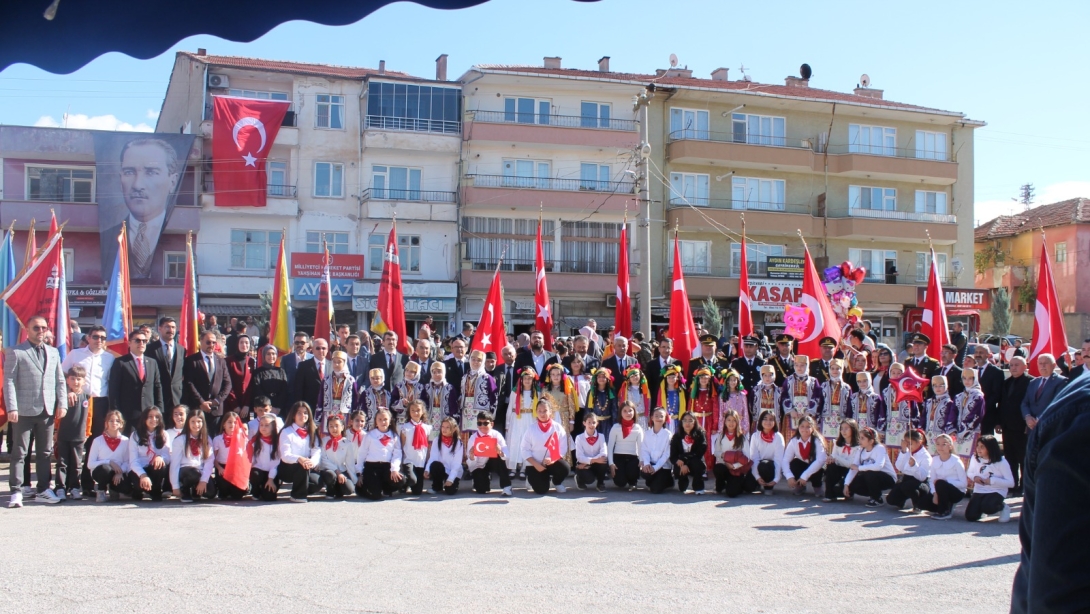 YAHŞİHAN'DA CUMHURİYET SEVİNCİ MEYDANI DOLDURDU
