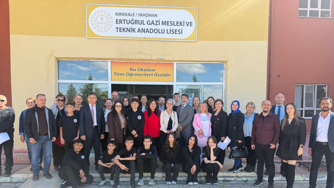 ERTUĞRUL GAZİ TİCARET MESLEKİ VE TEKNİK ANADOLU LİSESİ'NDE ERDİ BERKAY GÜLMEZ KÜTÜPHANESİ AÇILDI.